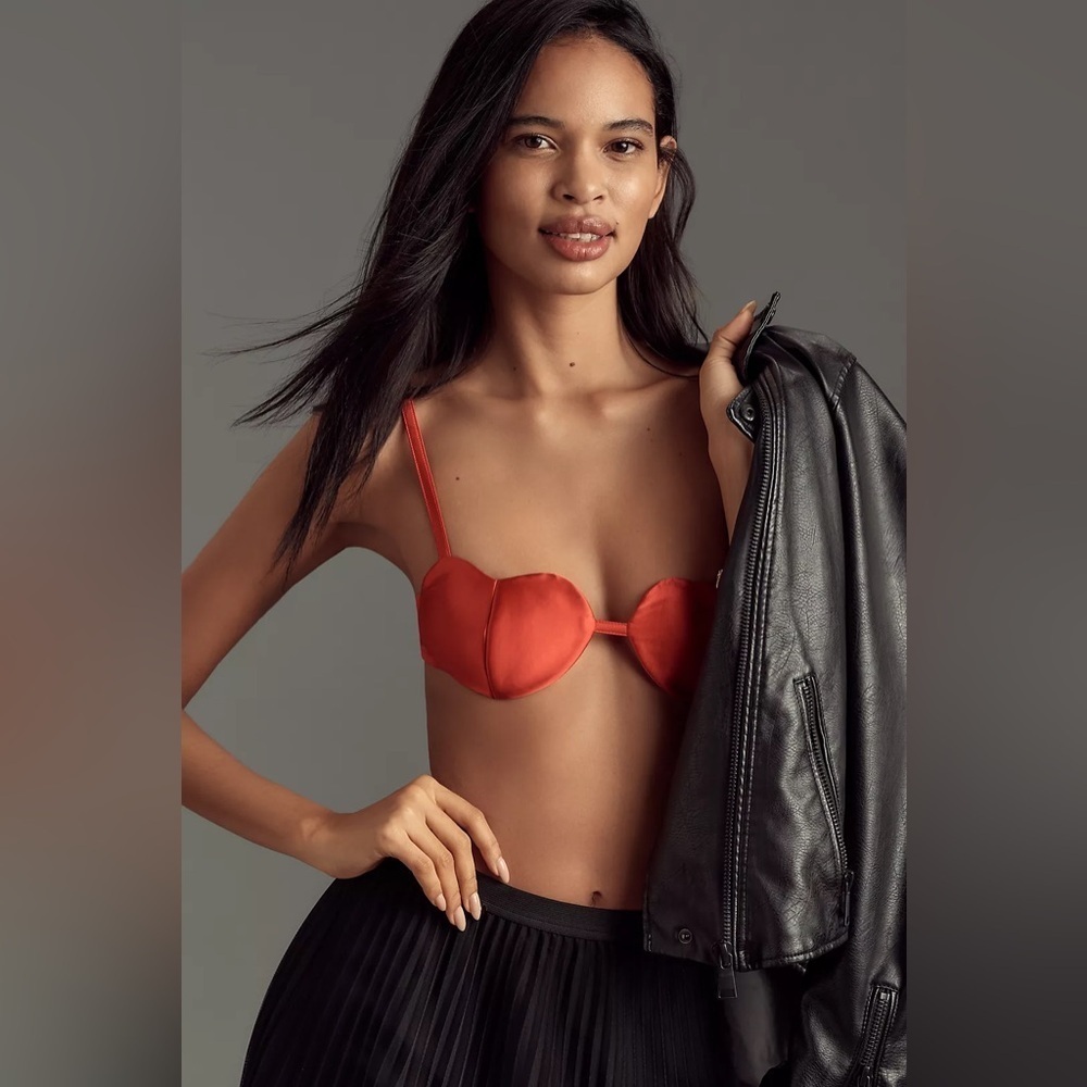 NWT! By Anthropologie Red Structured Heart Bra - Size XL 🦑